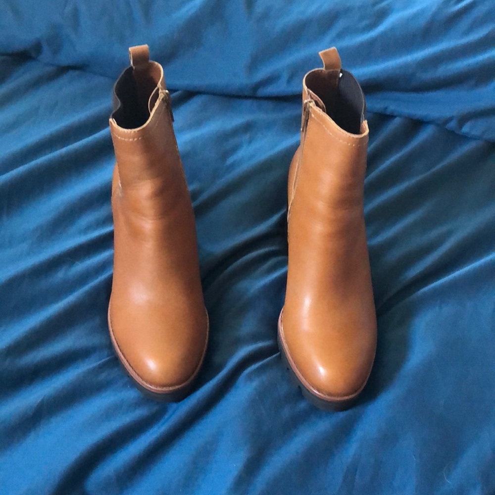 NIB women’s Boots
